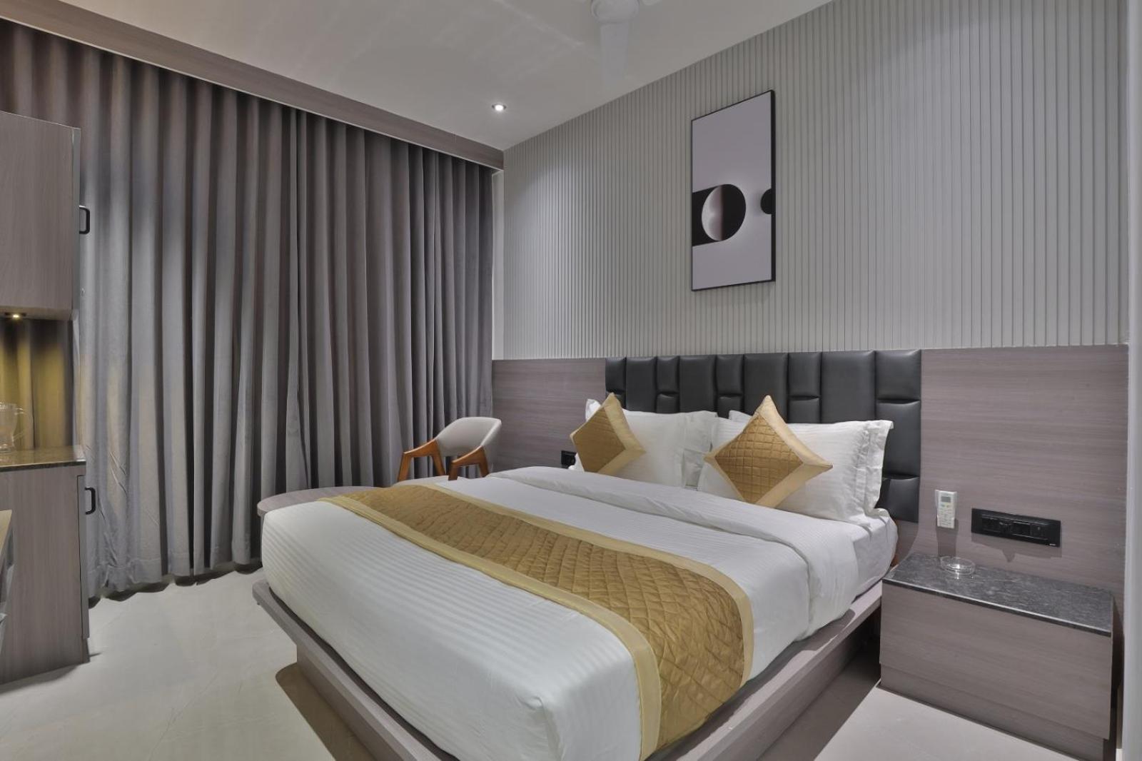 Hotel Legacy Ahmedabad Bagian luar foto