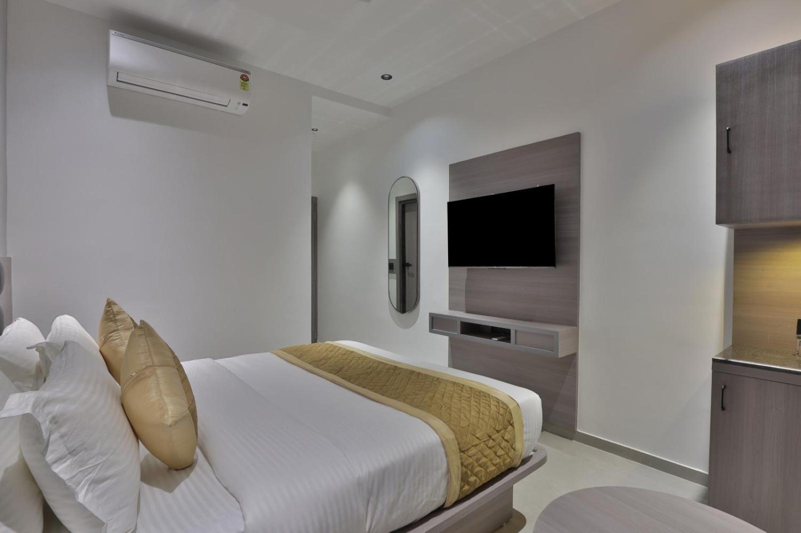 Hotel Legacy Ahmedabad Bagian luar foto