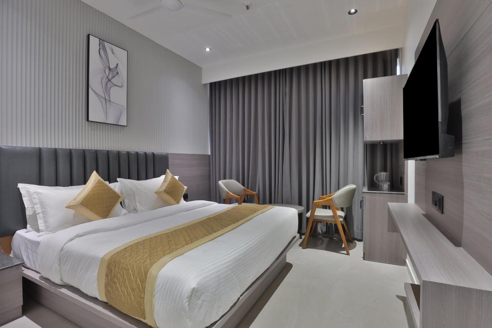 Hotel Legacy Ahmedabad Bagian luar foto