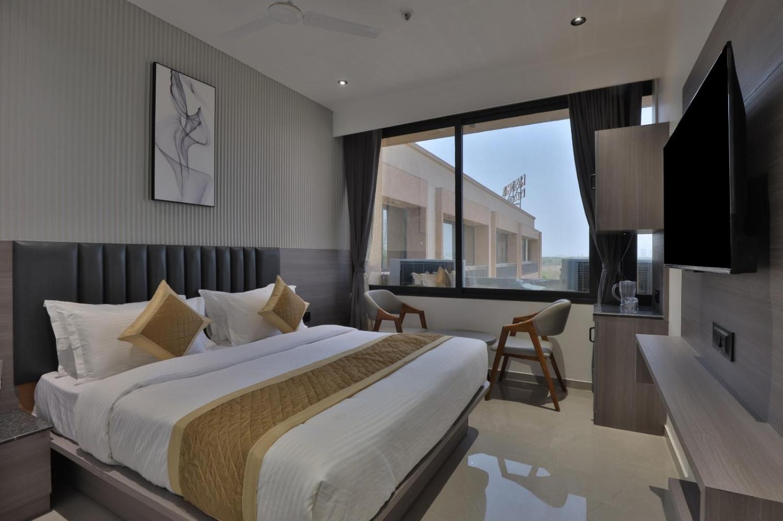 Hotel Legacy Ahmedabad Bagian luar foto