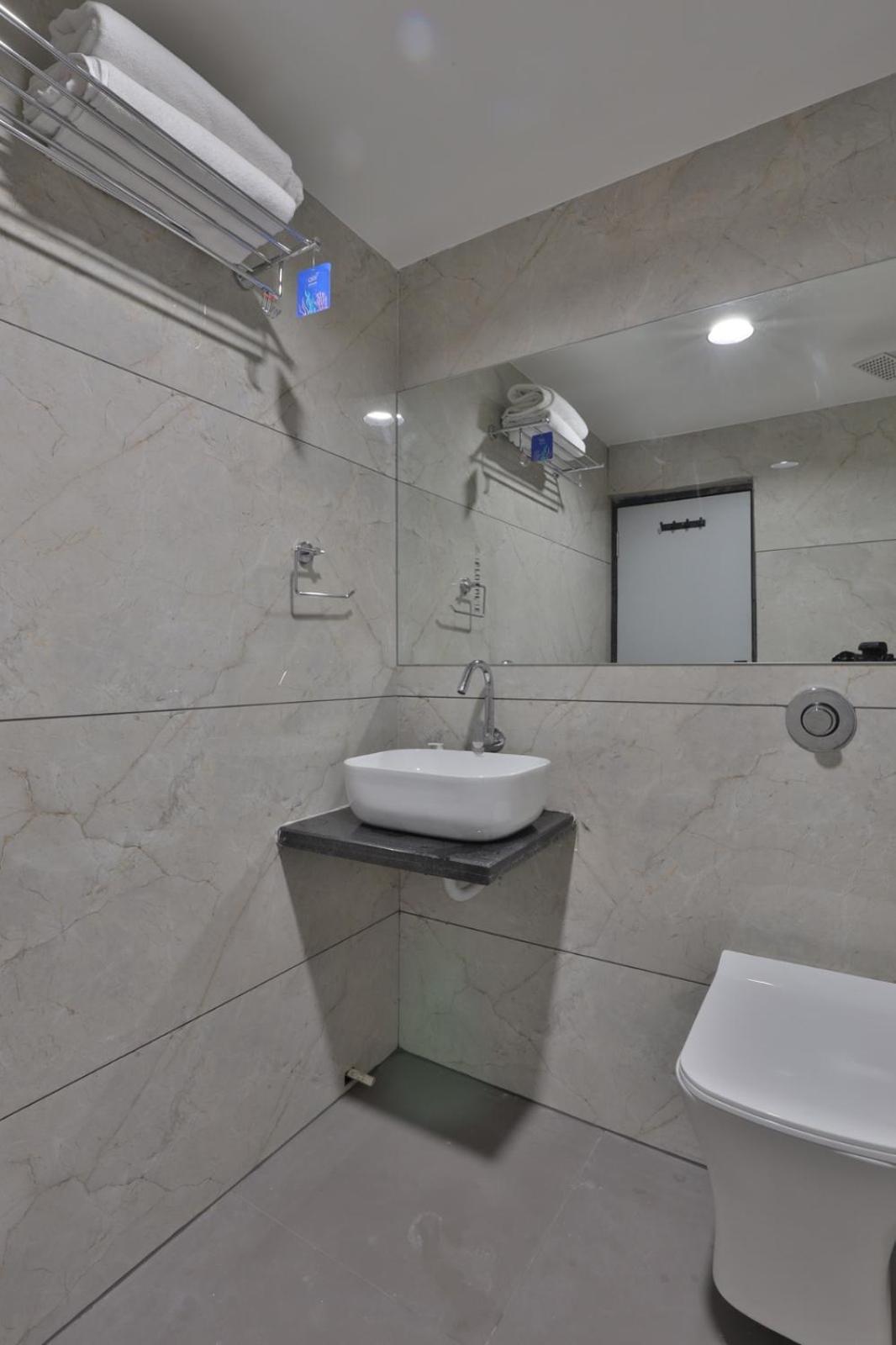 Hotel Legacy Ahmedabad Bagian luar foto