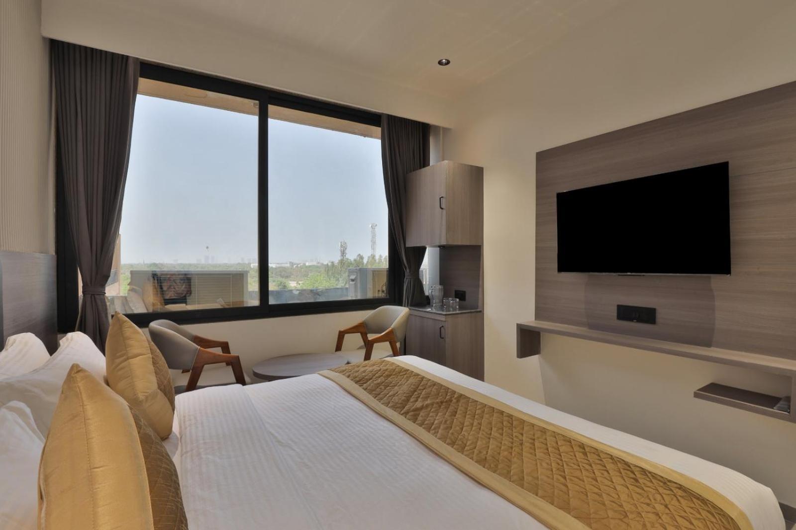 Hotel Legacy Ahmedabad Bagian luar foto
