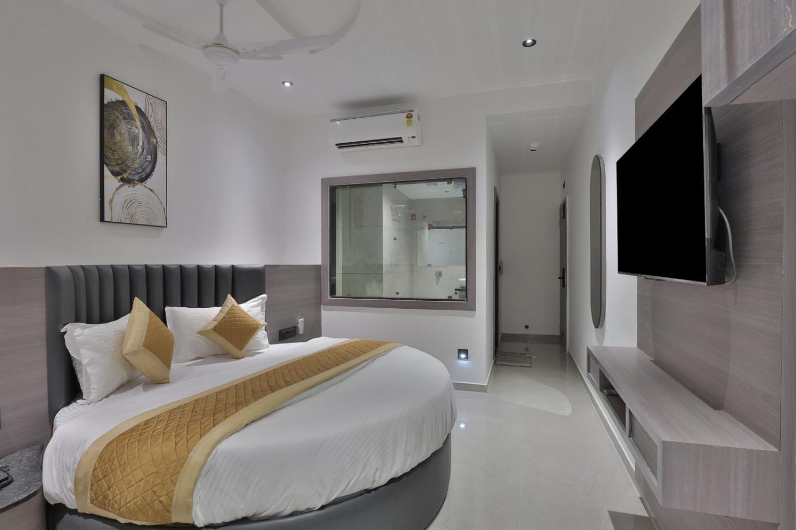 Hotel Legacy Ahmedabad Bagian luar foto