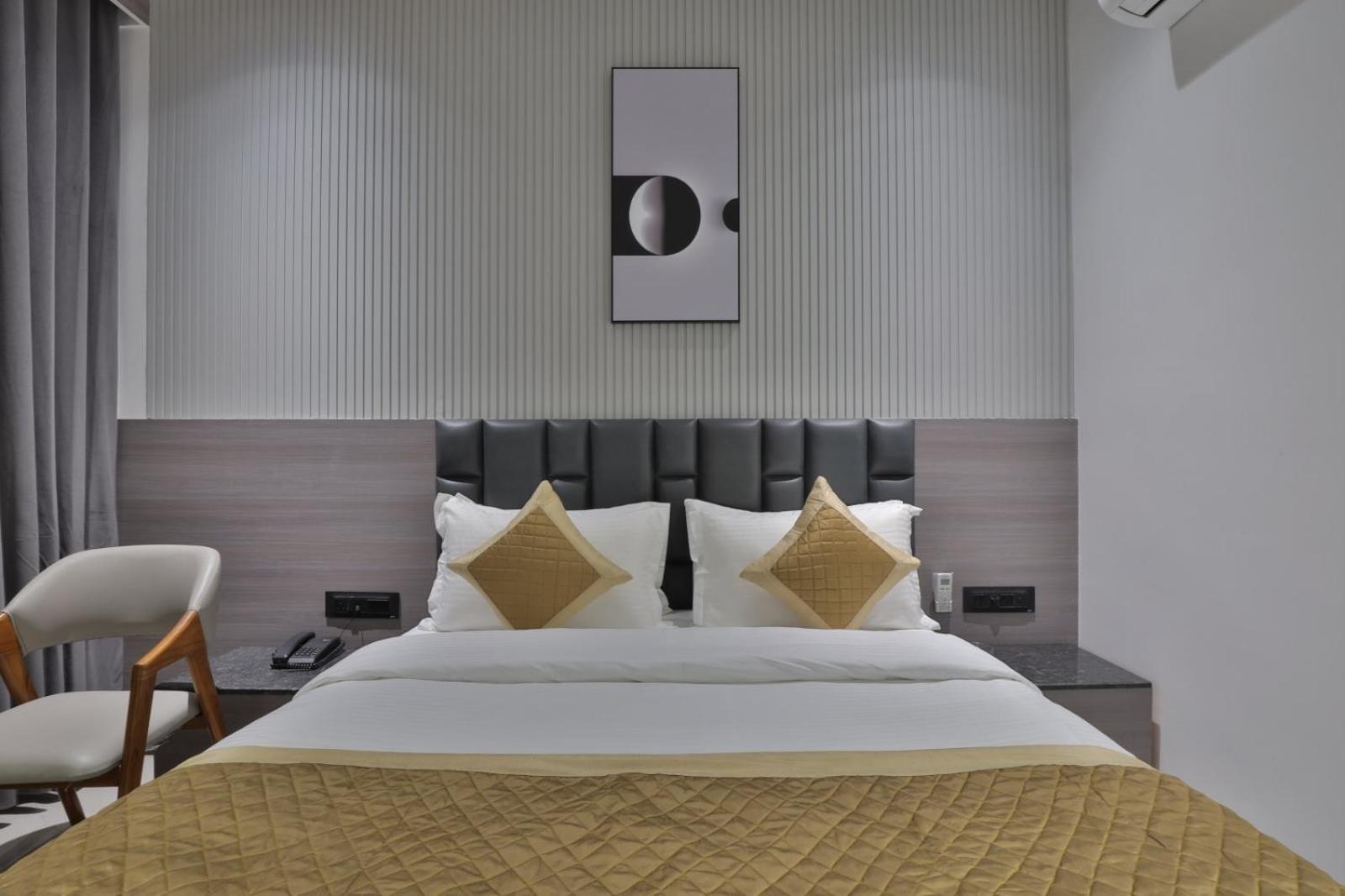 Hotel Legacy Ahmedabad Bagian luar foto