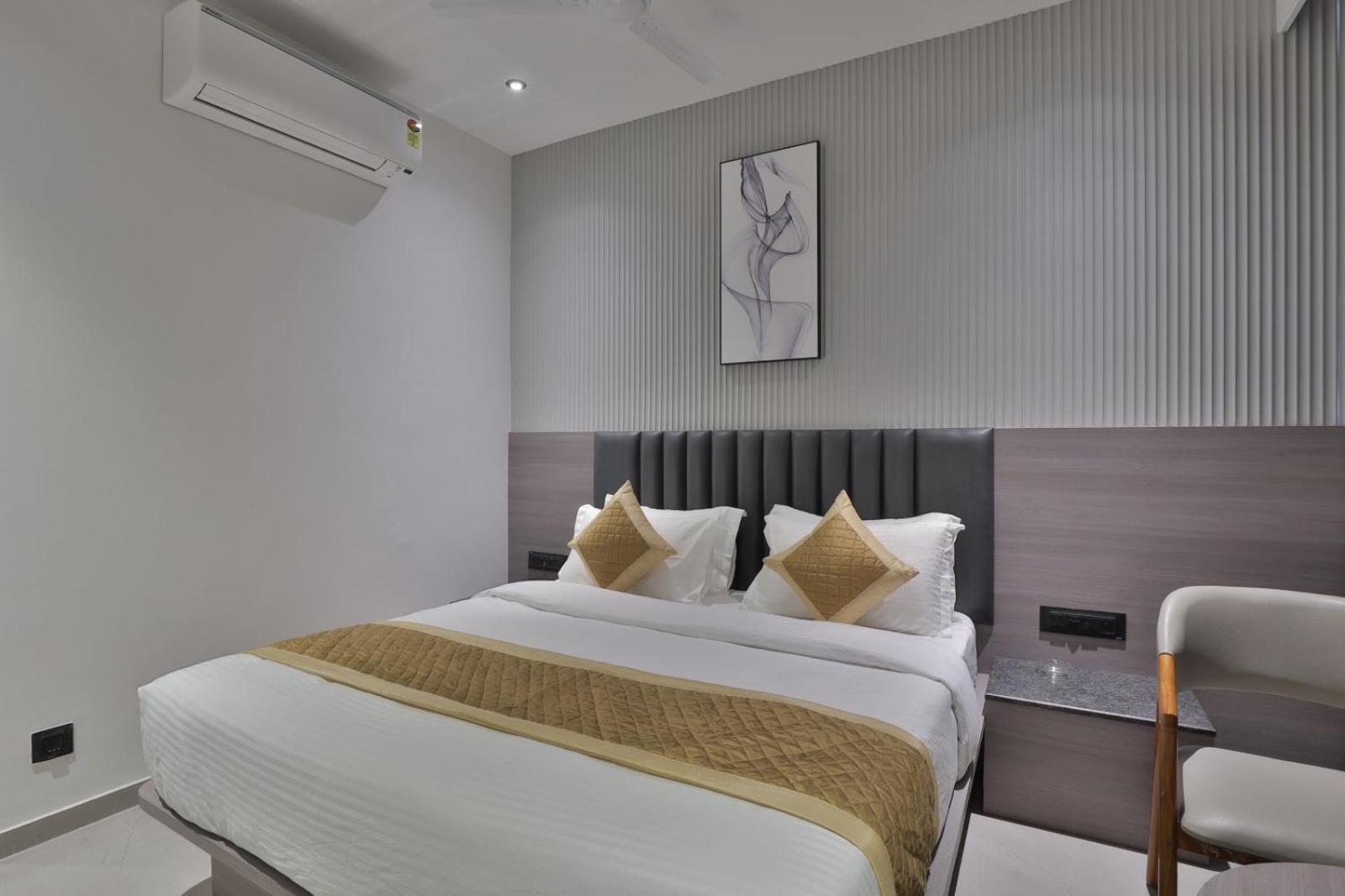 Hotel Legacy Ahmedabad Bagian luar foto