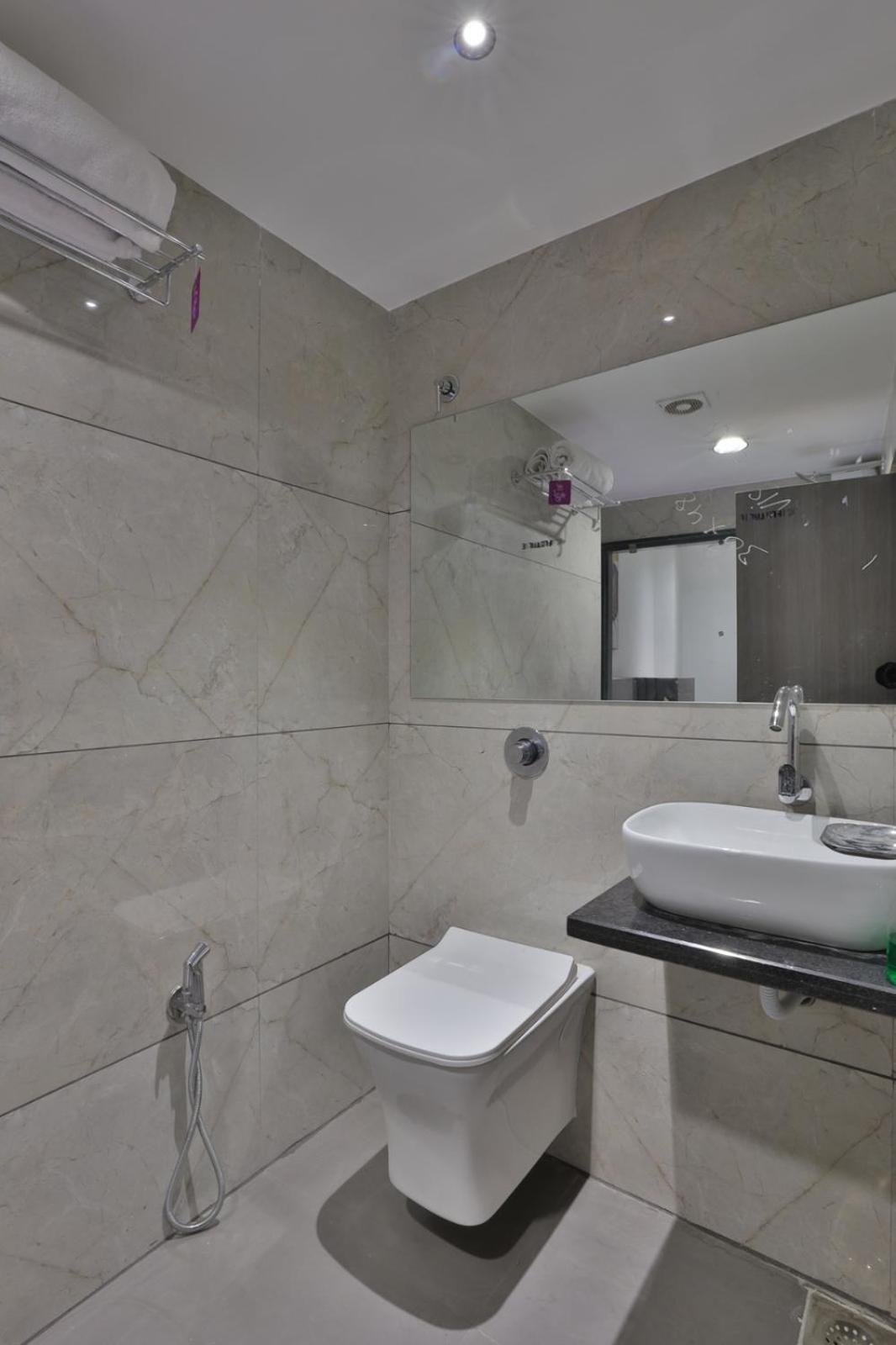 Hotel Legacy Ahmedabad Bagian luar foto