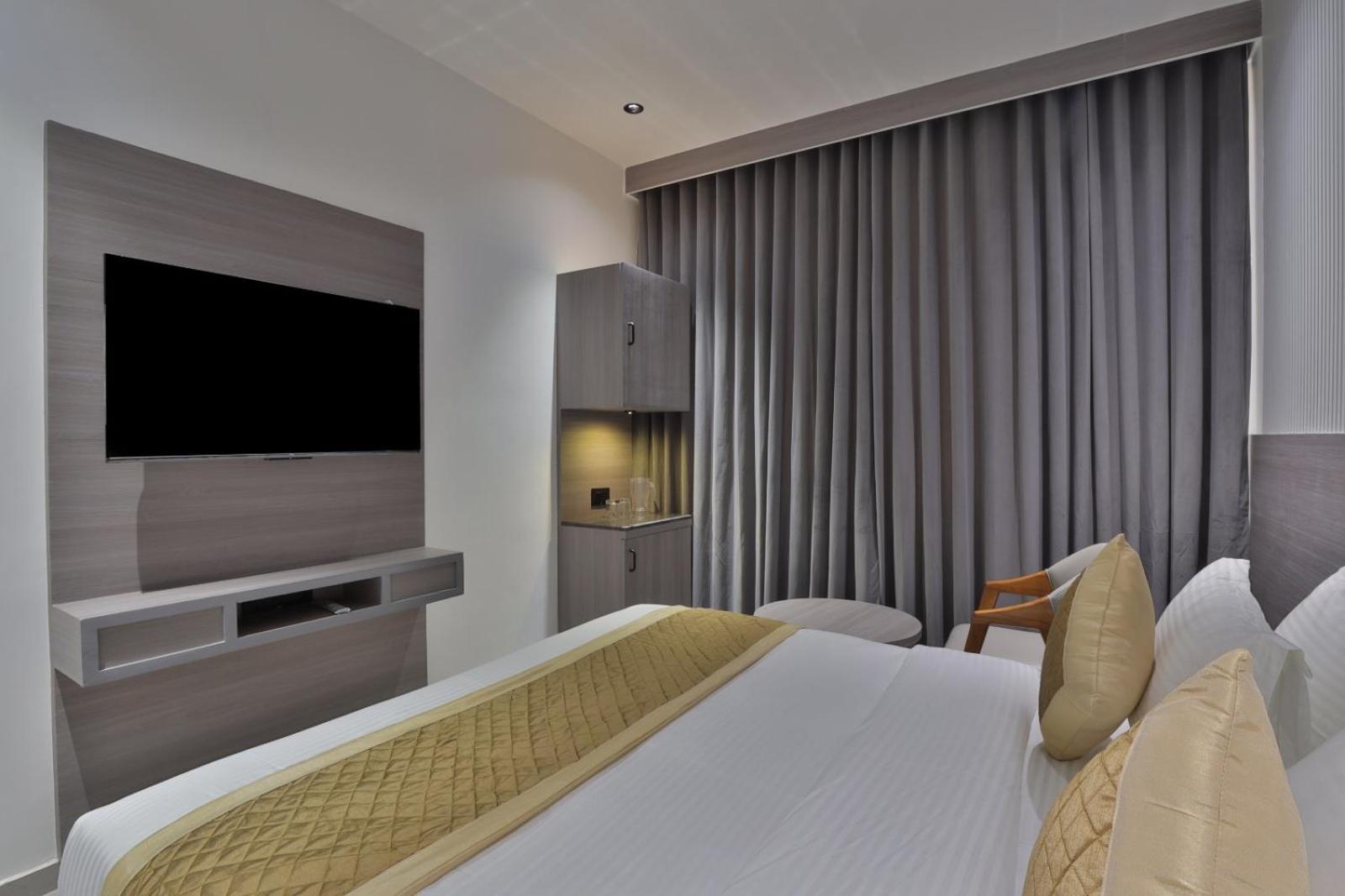 Hotel Legacy Ahmedabad Bagian luar foto