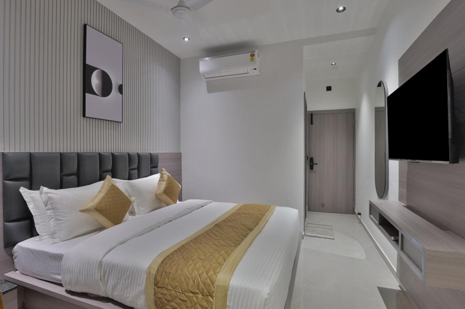 Hotel Legacy Ahmedabad Bagian luar foto