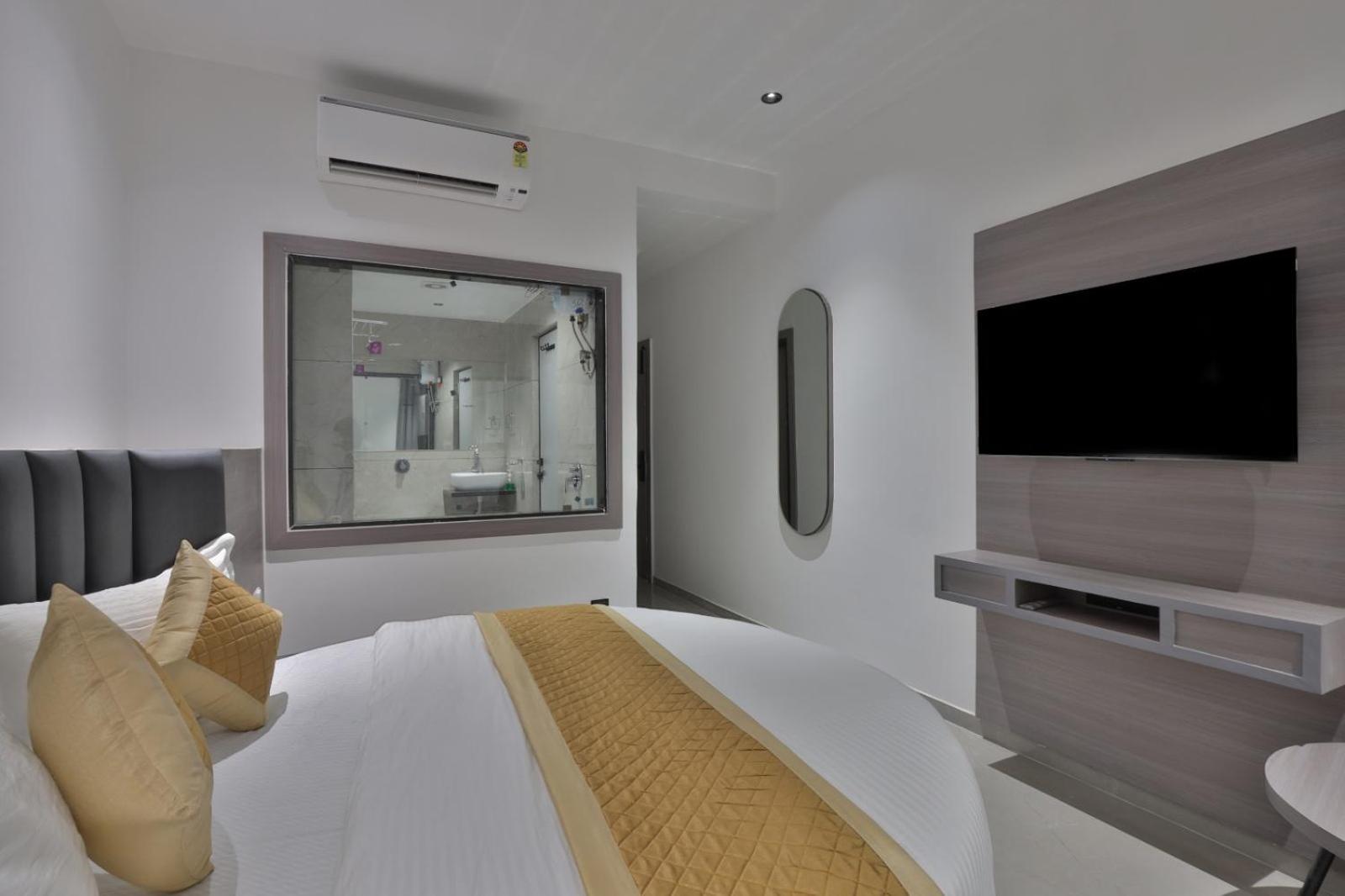 Hotel Legacy Ahmedabad Bagian luar foto