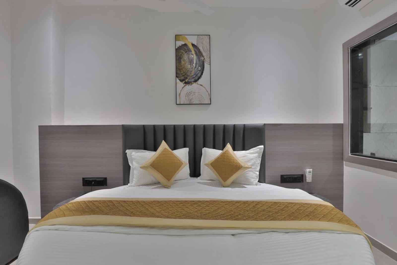 Hotel Legacy Ahmedabad Bagian luar foto