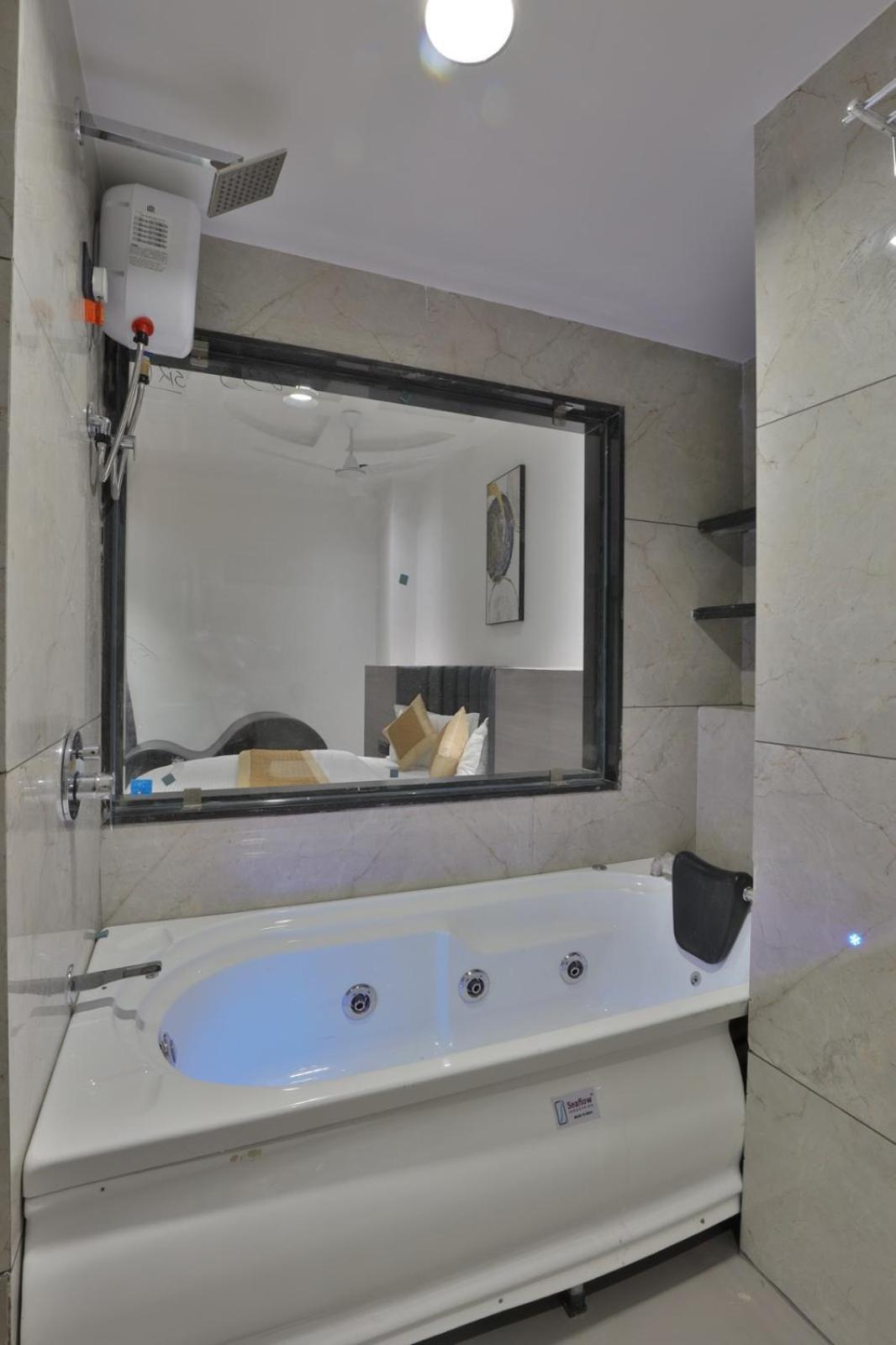 Hotel Legacy Ahmedabad Bagian luar foto