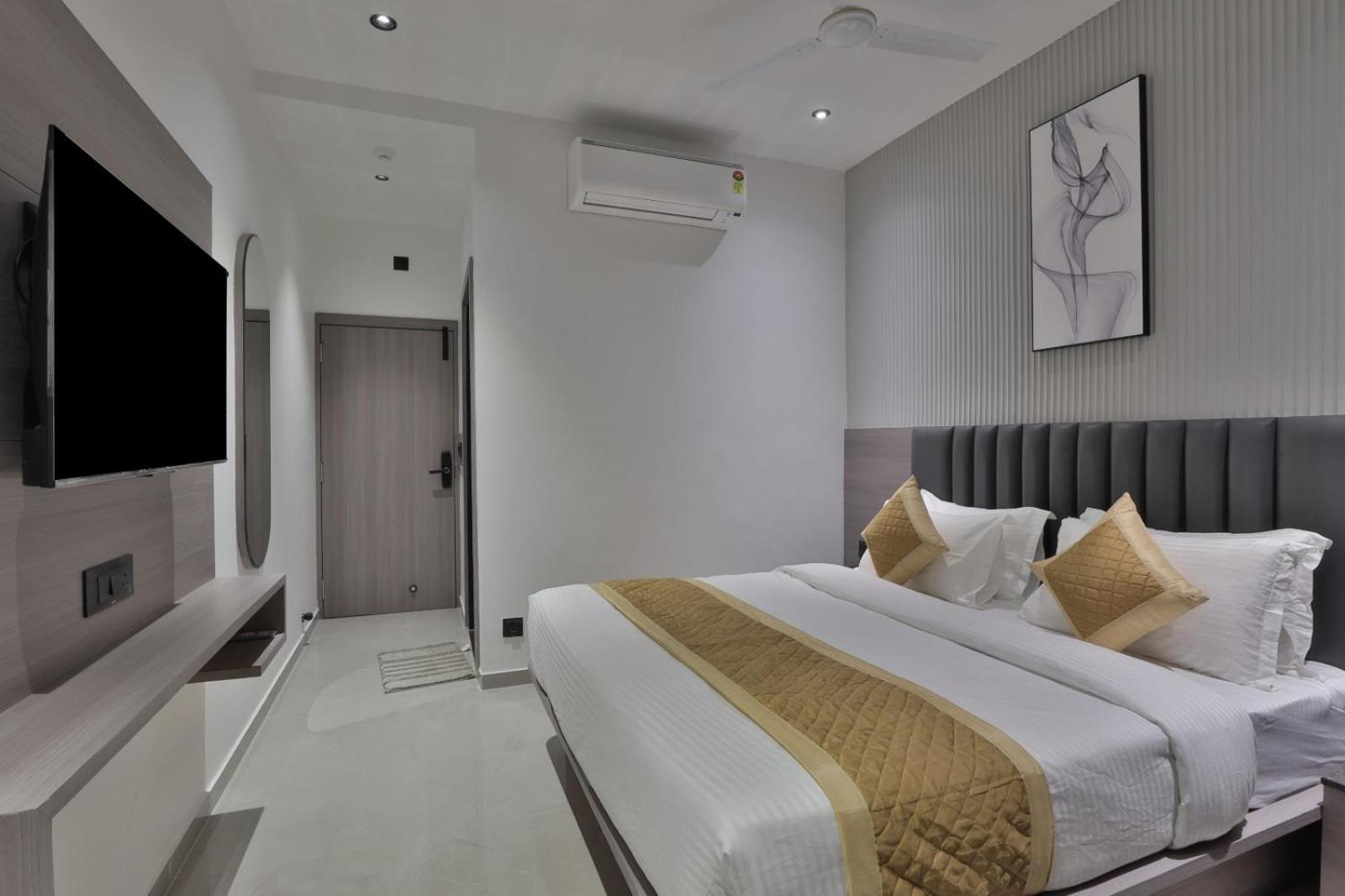 Hotel Legacy Ahmedabad Bagian luar foto