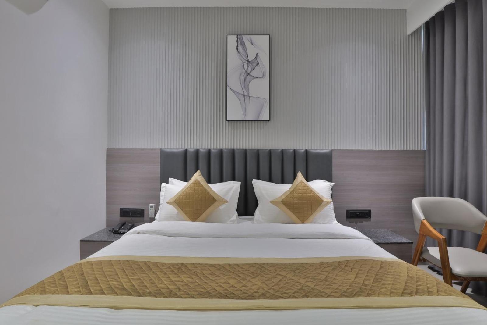Hotel Legacy Ahmedabad Bagian luar foto